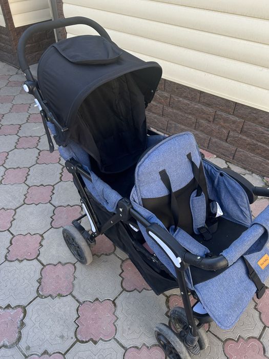 Продаю коляску с двумы сиденьями