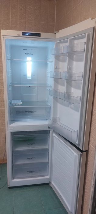 Холодильник  LG.