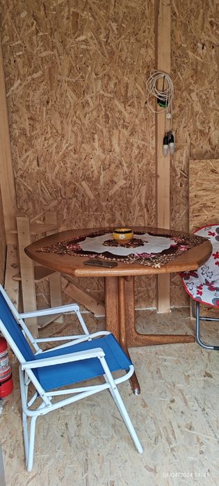 Vand 2 mese mari lemn masiv