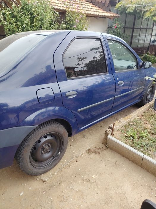 Vând Dacia Logan