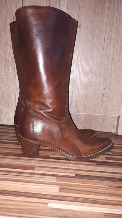 Ghete maro din piele