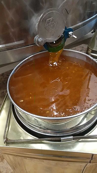 Пчелен мед акация, липа и букет