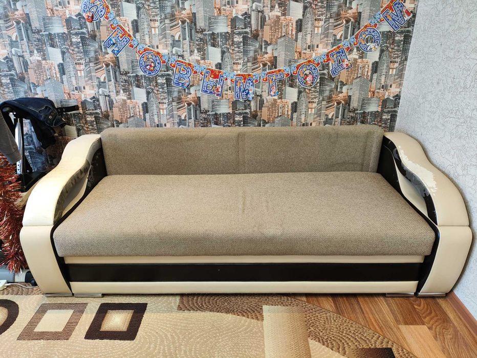 Диван-кровать раскладной.