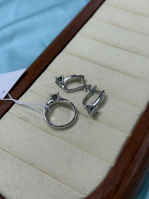 Золотой комплект с бриллиантами