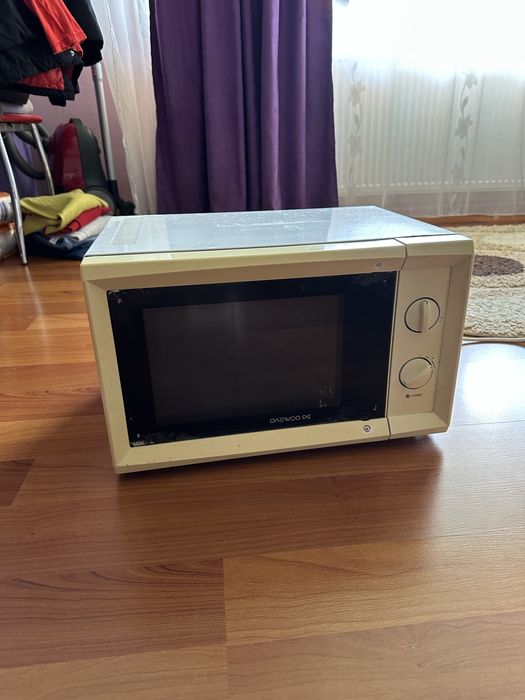 Cuptor cu microunde functional