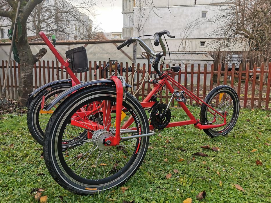 Tricicleta cu pedale tip chopper