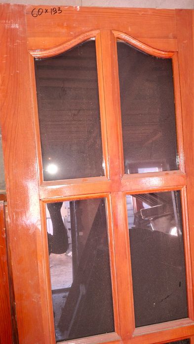 Двери деревянные, окна