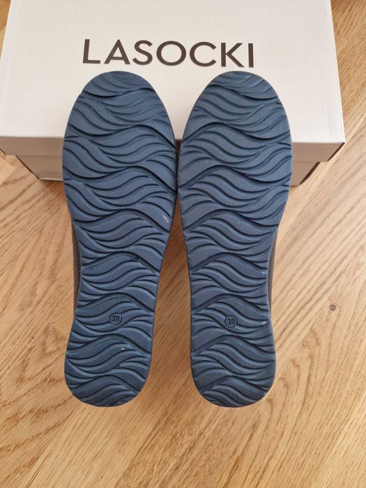 Нови дамски обувки Lasocki, ест. кожа, 38  р-р, ест. кожа