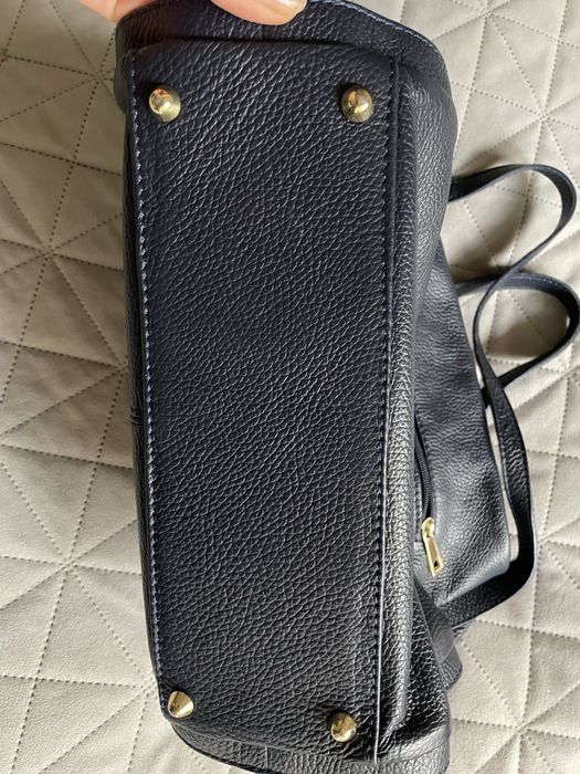 тъмносиня чанта естествена кожа