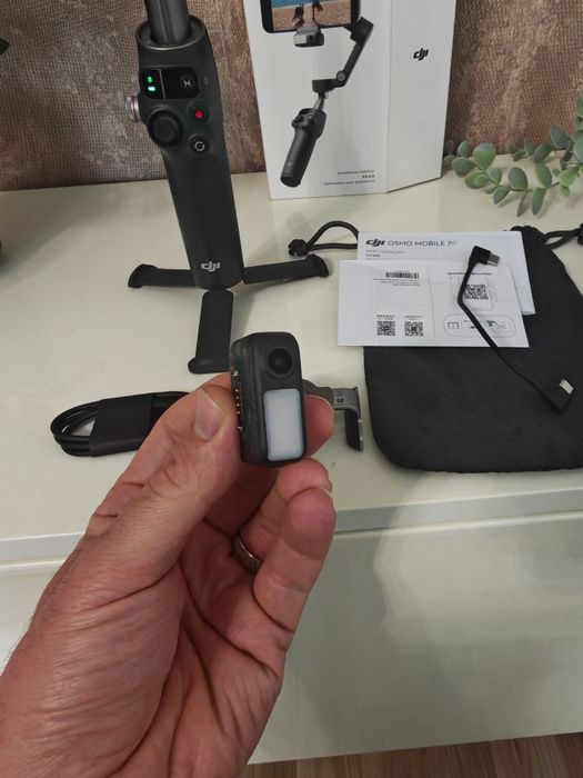 DJI Osmo Mobile 7 Pro – aproape nou
Vând DJI Osmo Mobile 7 Pro, folosi