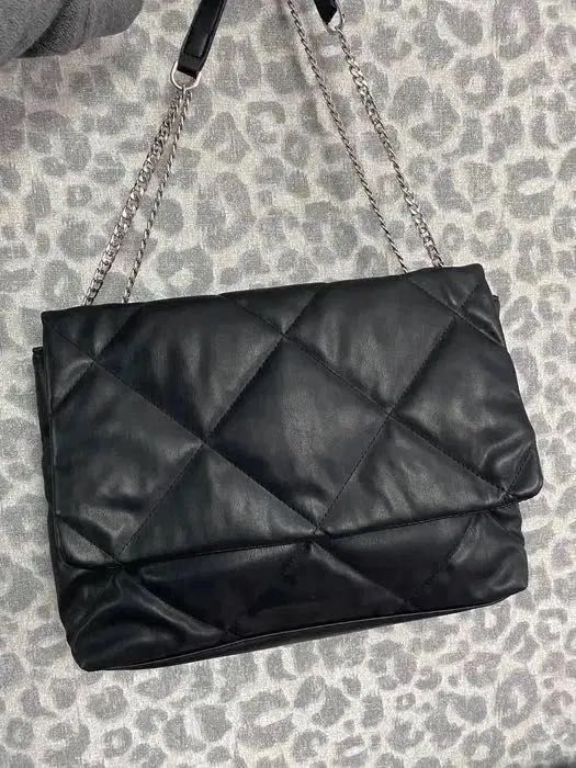 Дамска чанта с регулираща дръжка