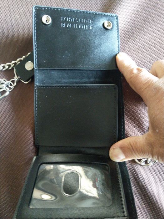 Портфейли от бизонска кожа