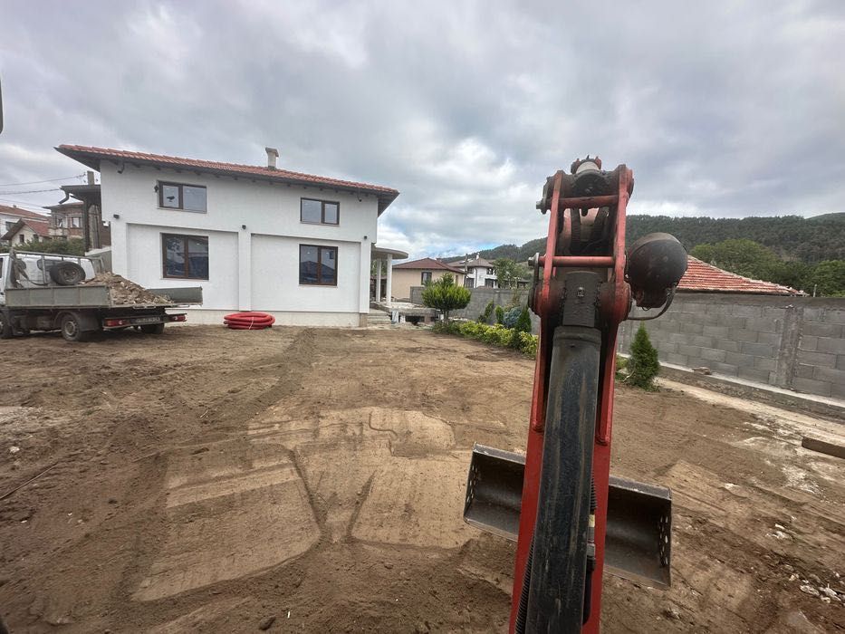 Услуги с комбиниран багер и мини багери