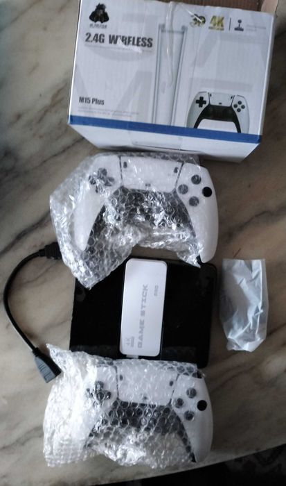 HDMI Ретро Конзола Game stick pro 4k с вградени над 20 000 игри, безжични джойстици, tv игра