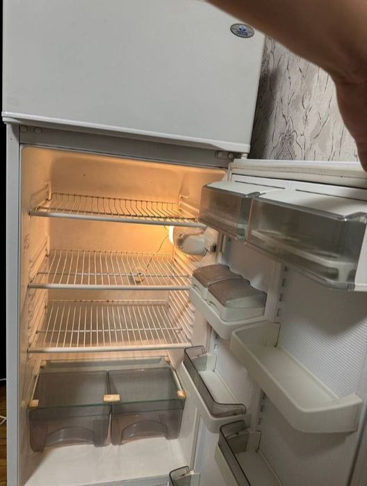 Atlant muzlatgichi sotiladi