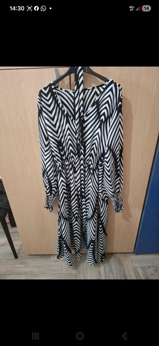 Rochie eleganta alb cu dungi negre