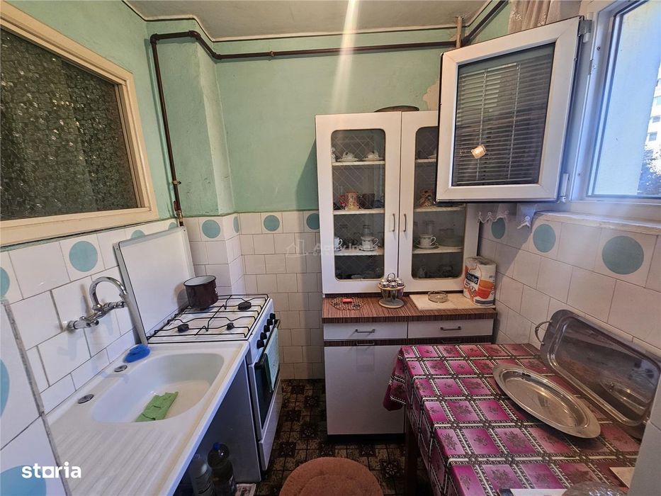 Resita, 2 Cam. Mobilat+Utilat, Et. 1, Micro 2