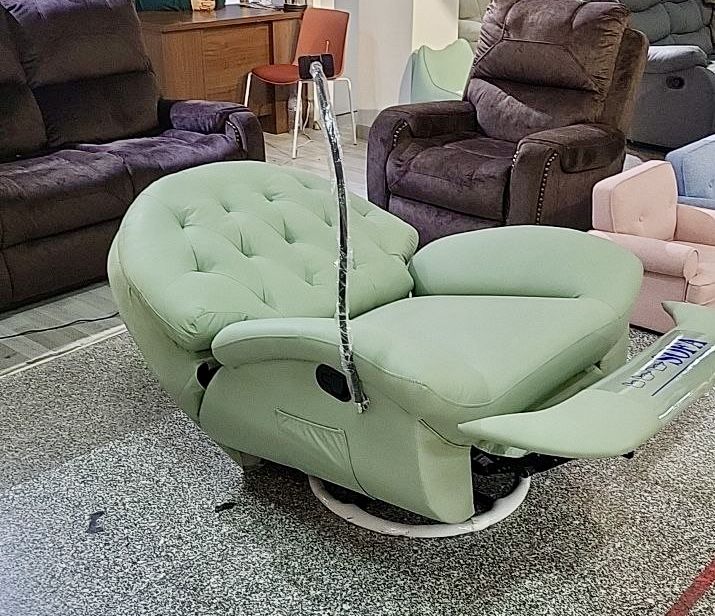 Кресло качалка реклайнер с держателем  телефона ,