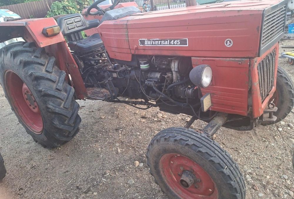 Tractor 445 Universal