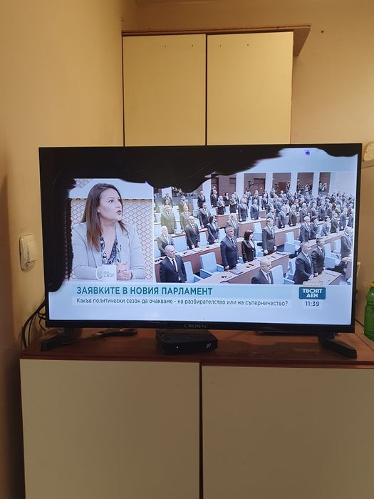 Телевизор:KROWN: 32 смарт телевизор  за гледане или за части
