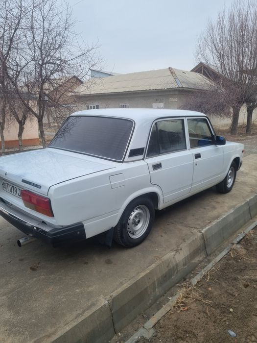 Vaz 2107 sotiladi