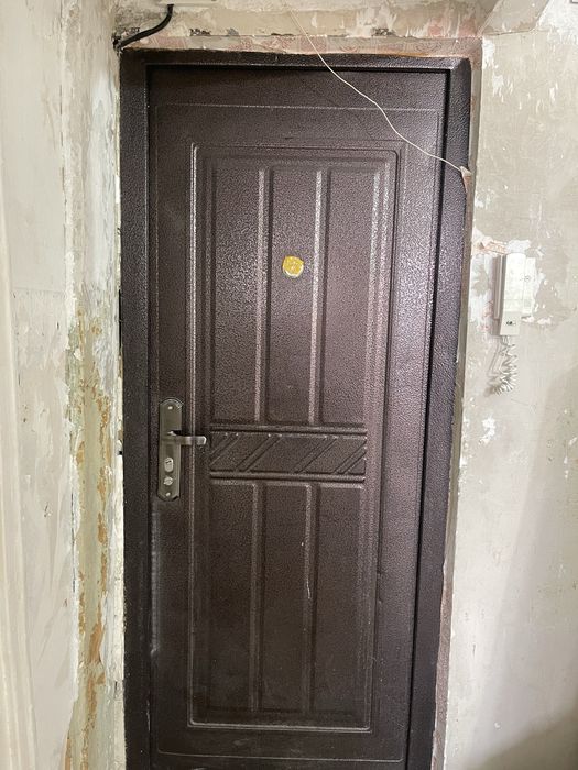 Дверь входная б/у