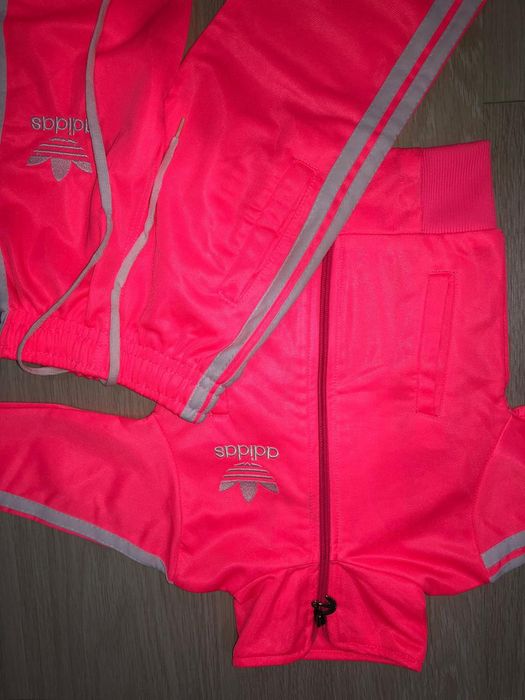 Продам новый костюм для девочкии