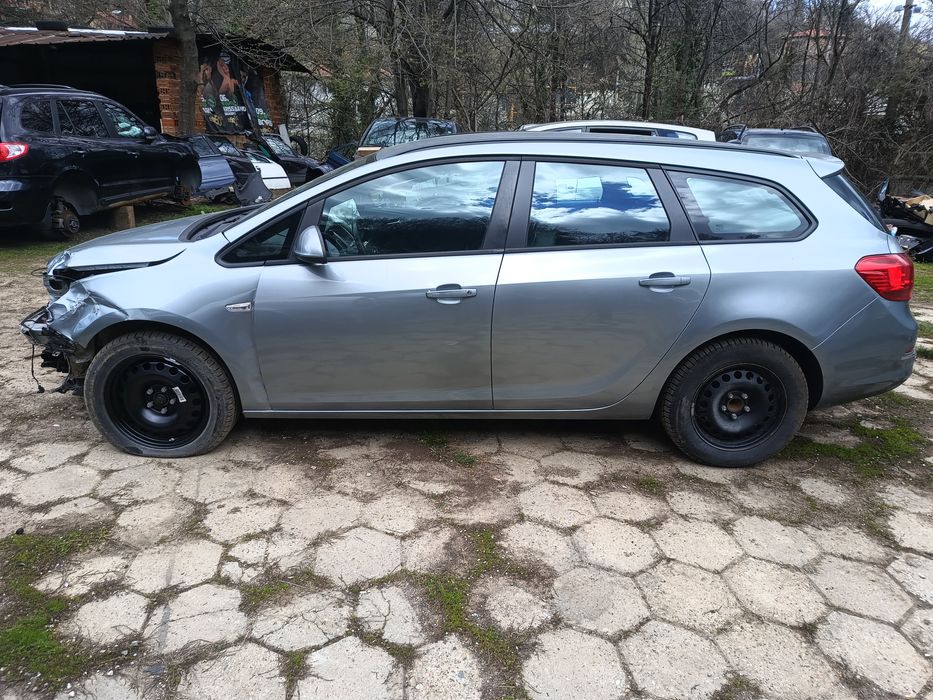 Opel Astra J 1.6 CDTI LVM (Sport tourer 2015г)НА ЧАСТИ!