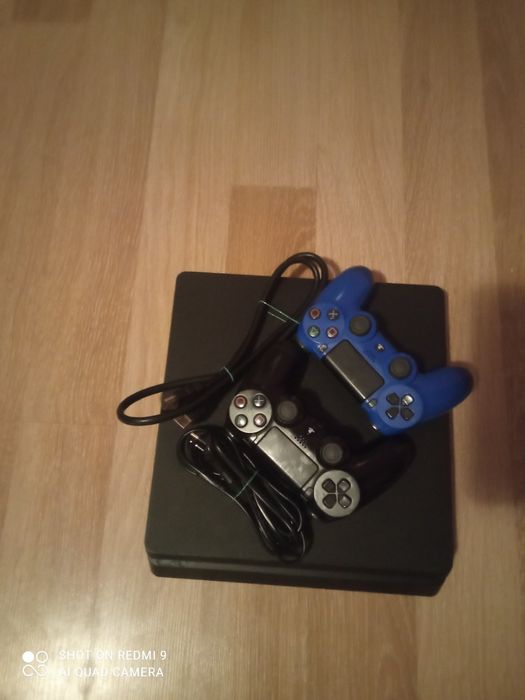 Продавам ps.4 в отлично състояние. Включва два оригинални  джойстика.