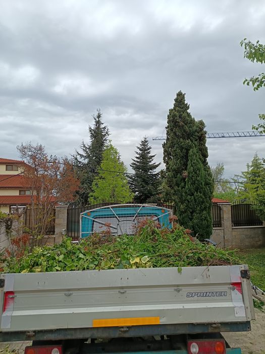 Поддръжка на градини и дворове косене и оформяне