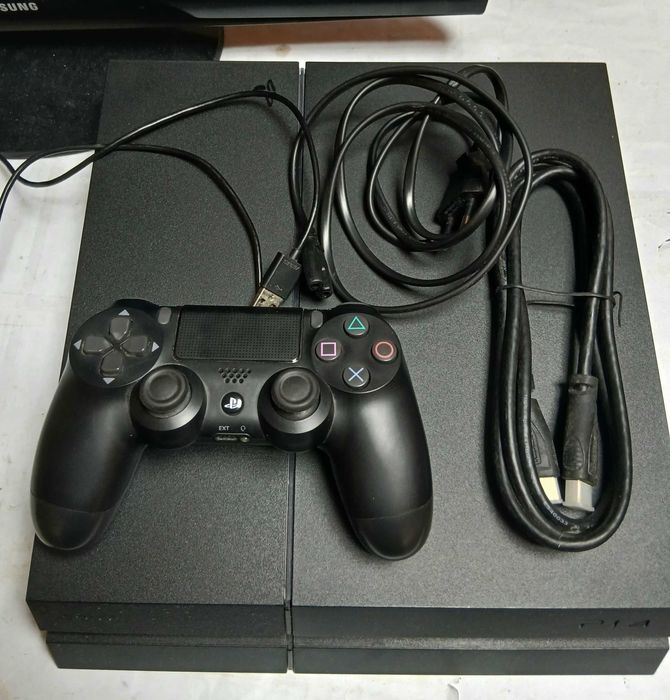 PlayStation 4 с Игри + контролер