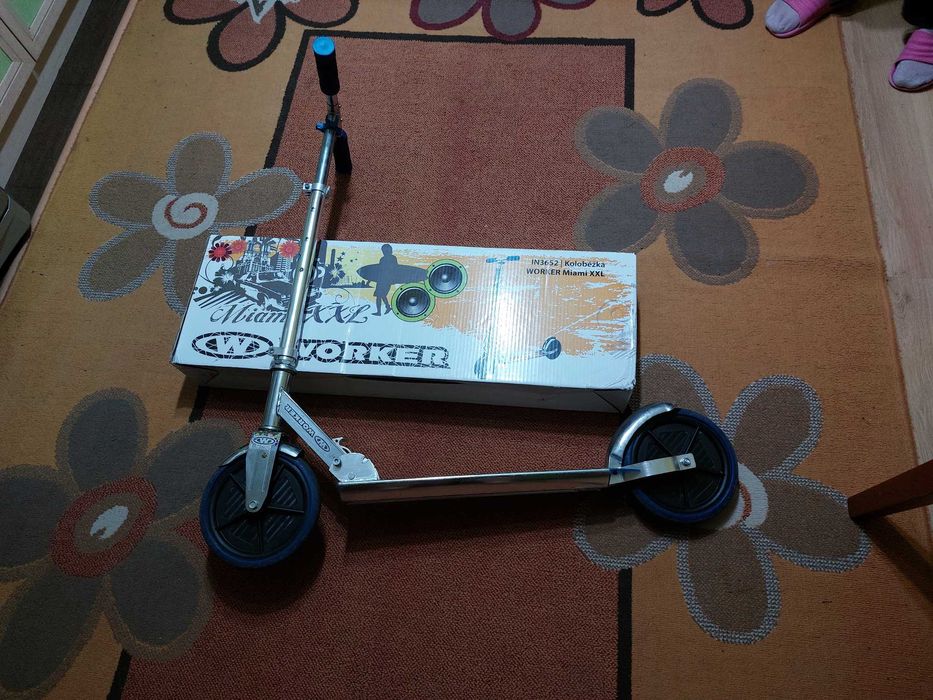 Продавам детски бричове ръкавици и протектор за езда,Тротинетки.