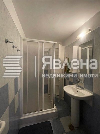 Слънчев и просторен тристаен апартамент