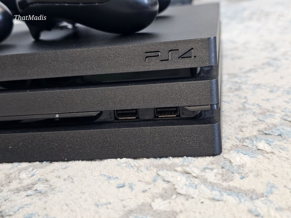 Playstation 4 Pro 1TB 2 джойстика 5 игр