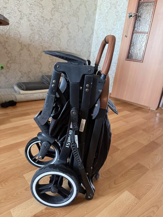 Продам прогулочную коляску