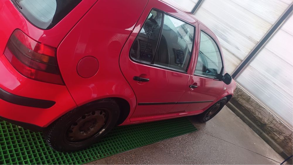 Vând Volkswagen Golf 4