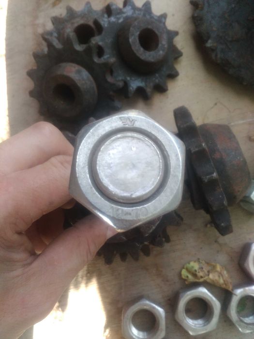 Нержавеющие болты с гайкой на 24 .