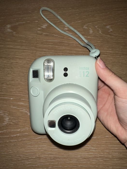 Продам Instax mini 12