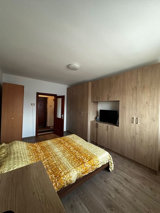 Închiriez apartament