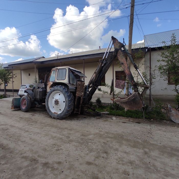 Traktor YUMZ sotiladi