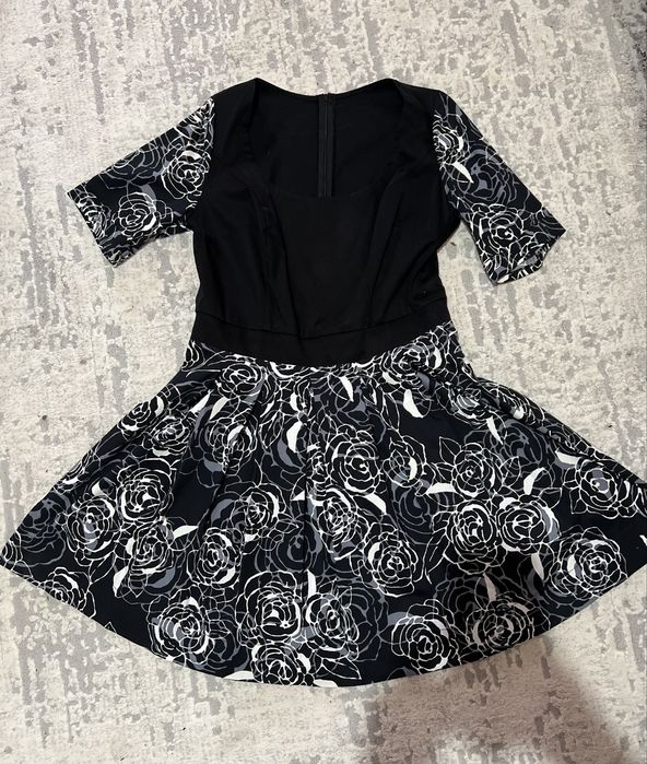 Vand rochie facuta pe comanda marimea 44-46