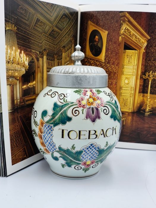 DELFT polichrome Холандия ,рисуван керамичен буркан
Hand painted 
Крас