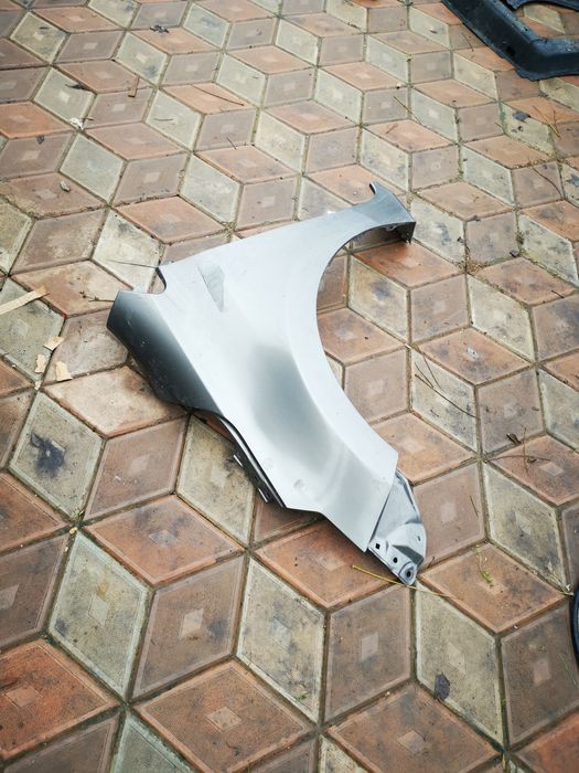 Aripă stânga față Toyota Corola Sedan model 2013, 2014/2015/2016/2018