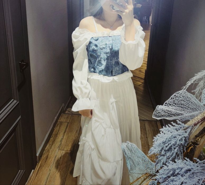 белый топ с юбкой