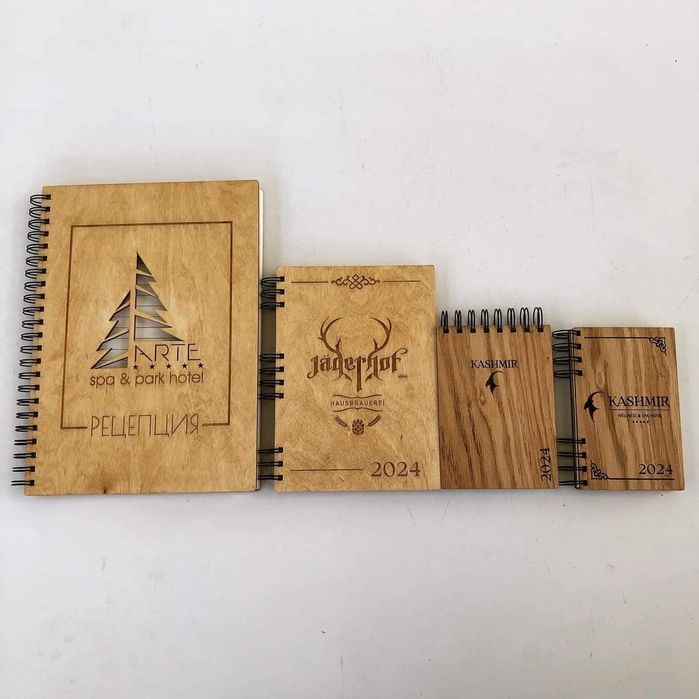 Персонализиран тефтер с дървени корици Лазерно Гравиран