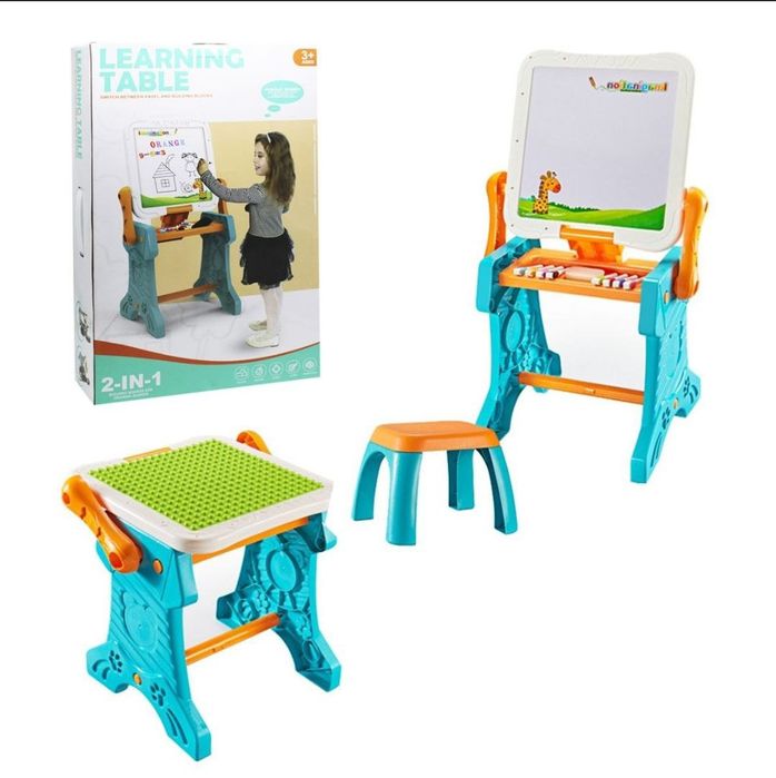 Маленький столик 2 в 1 с конструктором и магнитной доской.