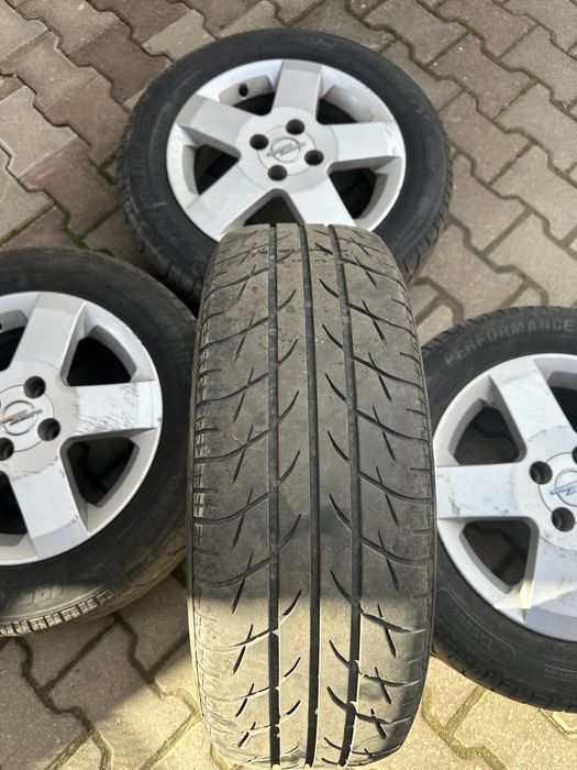 Jante aluminiu și anvelope de vara taurus 195/60/ r15 88h