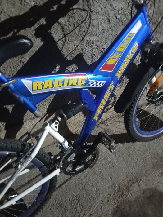 Bicicleta este în tro stare Bună e a proape nouă