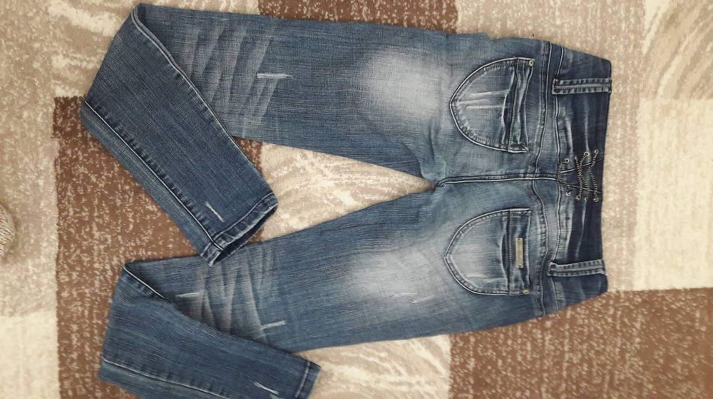 Оформящи дънки - размер 28.