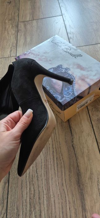 Официални обувки на ток велур